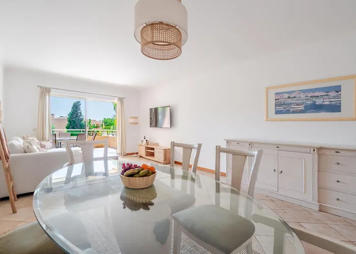 Coastal Pines By Seareen 奎特里拉